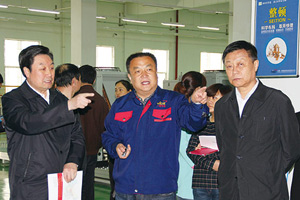甘肃省省政协副主席张津梁与总经理进行交流
